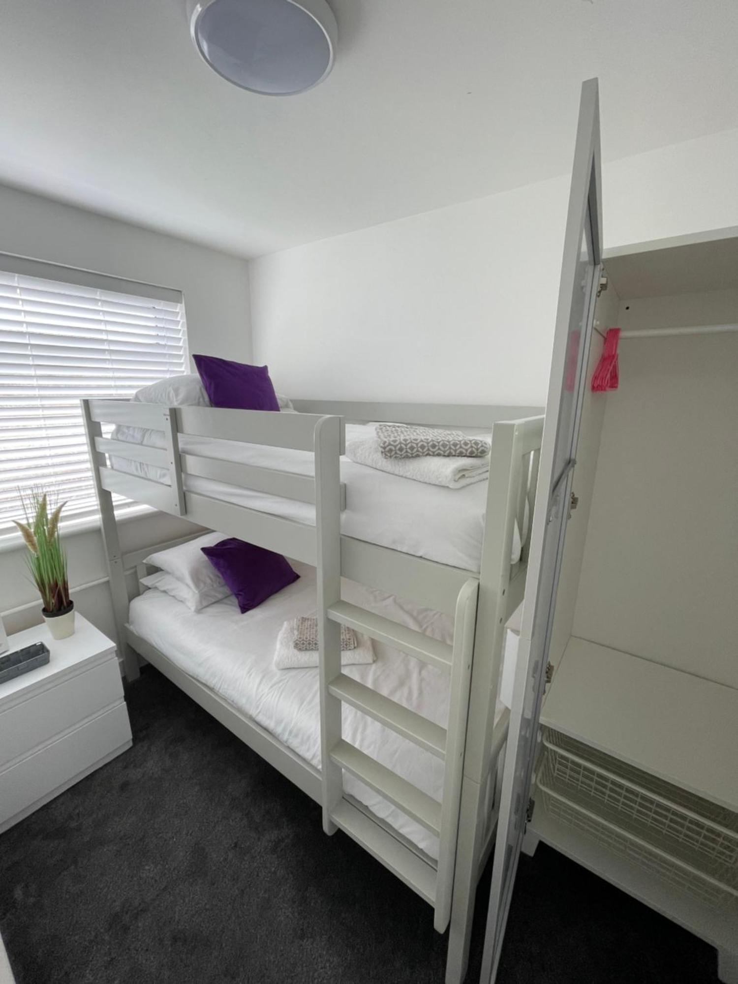 Look No Further Gorgeous Newly Renovated Contemporary Chalet Sandown Bay Holiday Centre 외부 사진